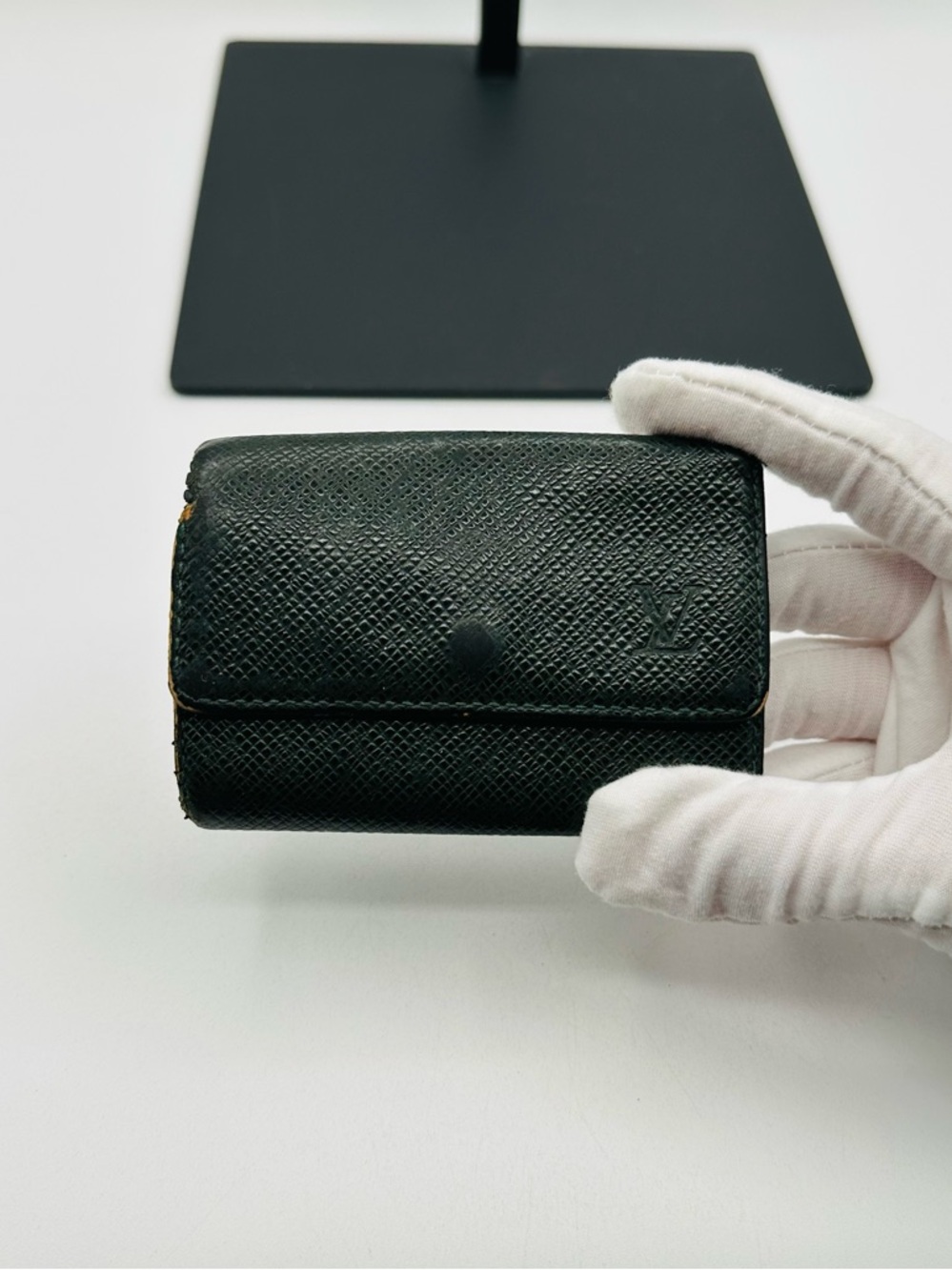 Louis Vuitton Taiga Key / Card Holder